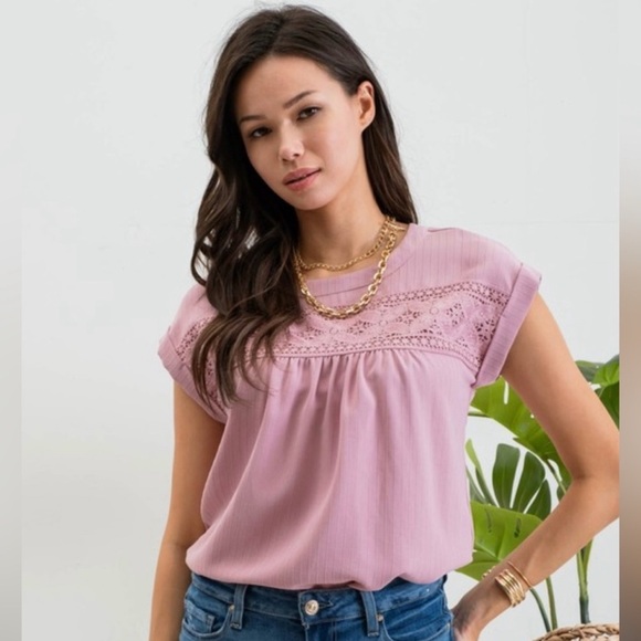 Tops - 🩷 BOUTIQUE BRAND Elegant Floral Eyelet Top